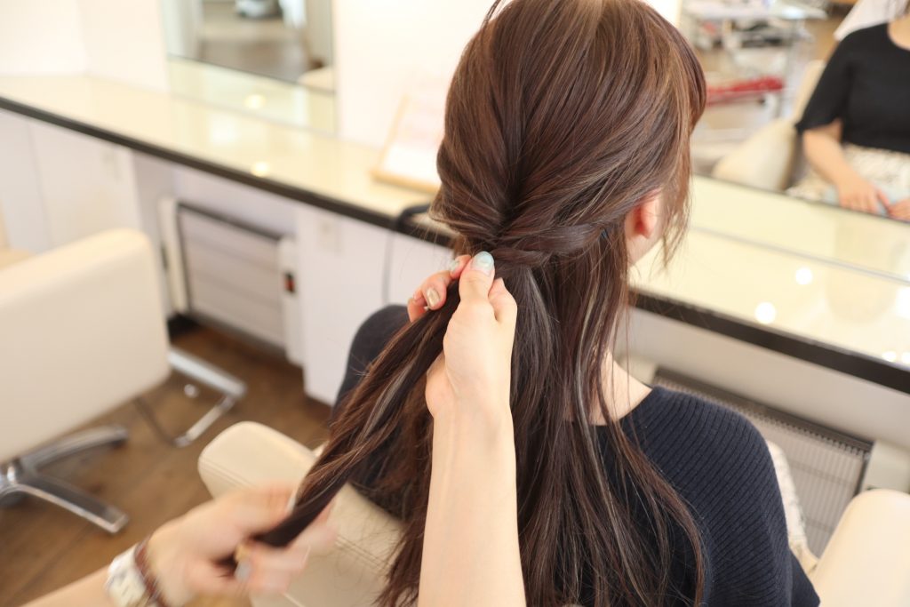 巻かずにできる♪涼しげ美人な「編みおろしヘアアレンジ」