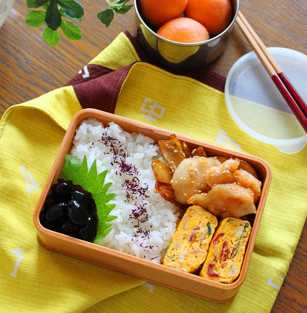 簡単具だくさんおかず！「ツナマヨと梅しその卵焼き」
