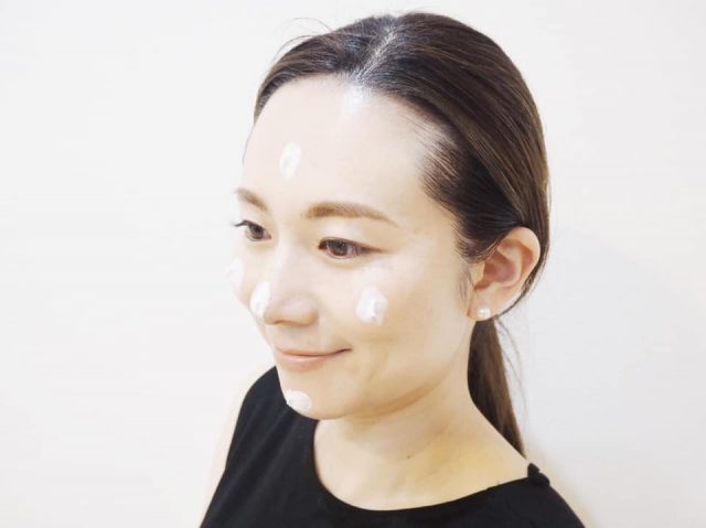 朝の仕込みで夏老け防止！「日焼け止め」の正しい塗り方3つのポイント