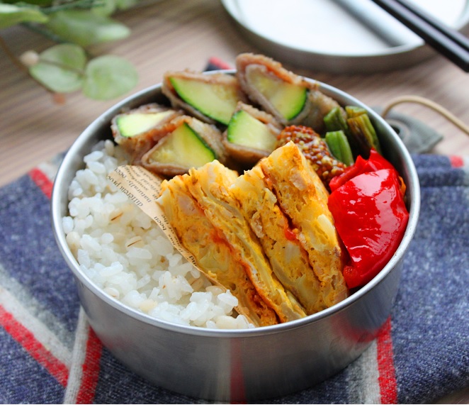 卵焼きよりずっと楽ちん♪簡単「ツナとキャベツのサンドオムレツ」のお弁当