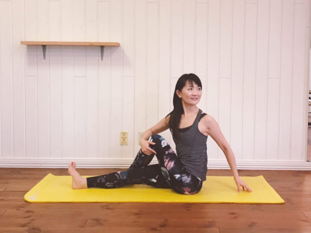 朝30秒で美活スイッチON！自律神経を整える『腰ねじりストレッチ』