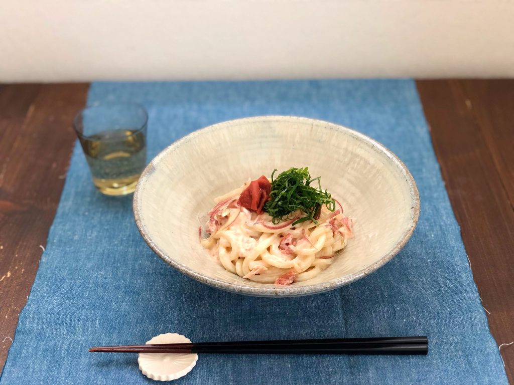 火を使わずボウルで完成!夏バテ知らずの「梅マヨ混ぜうどん」