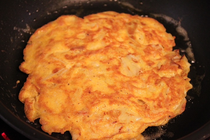 卵焼きよりずっと楽ちん♪簡単「ツナとキャベツのサンドオムレツ」