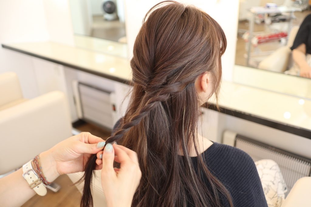 巻かずにできる♪涼しげ美人な「編みおろしヘアアレンジ」