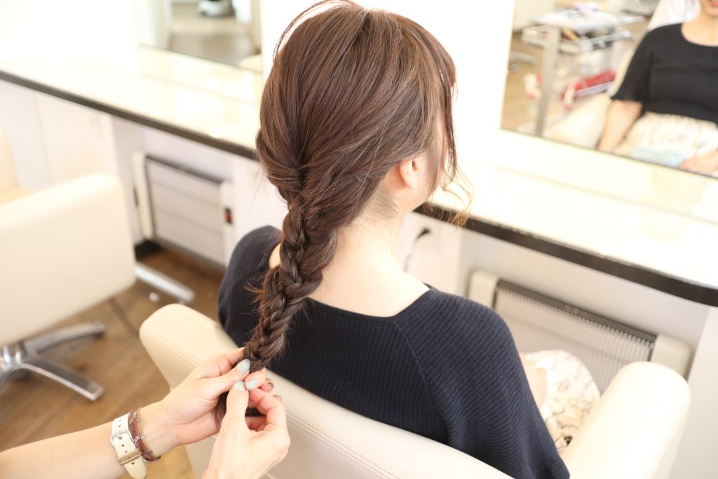 巻かずにできる♪涼しげ美人な「編みおろしヘアアレンジ」