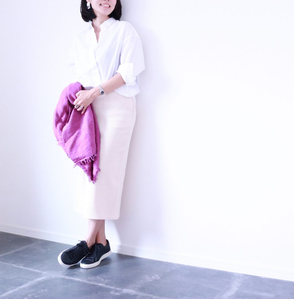 ベージュも使える！優秀すぎるUNIQLO「リブタイトスカート」着回し