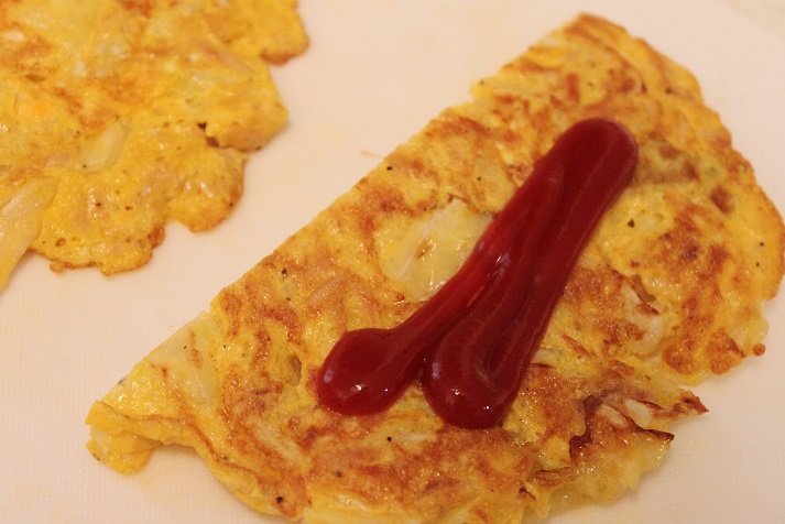 卵焼きよりずっと楽ちん♪簡単「ツナとキャベツのサンドオムレツ」