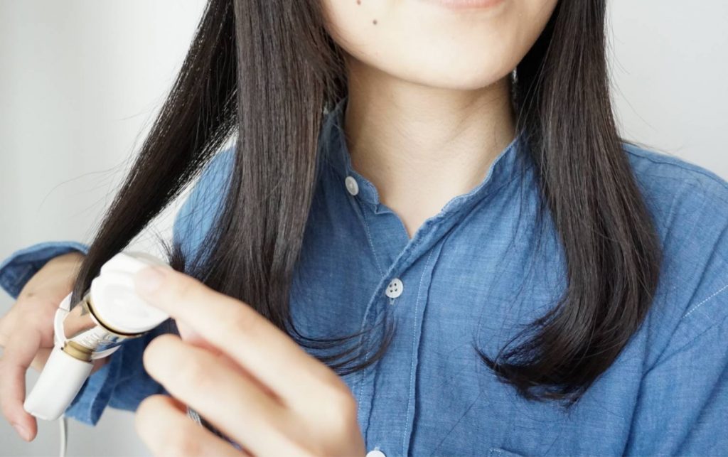顔周りの髪の毛をワンカール
