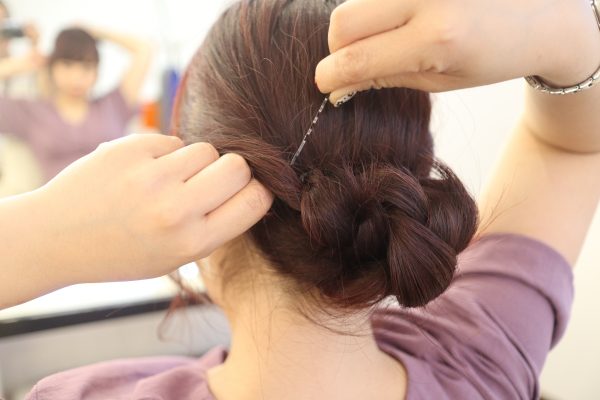 女っぽさUP♪低め位置でゆるふわ「優しげヘアアレンジ」