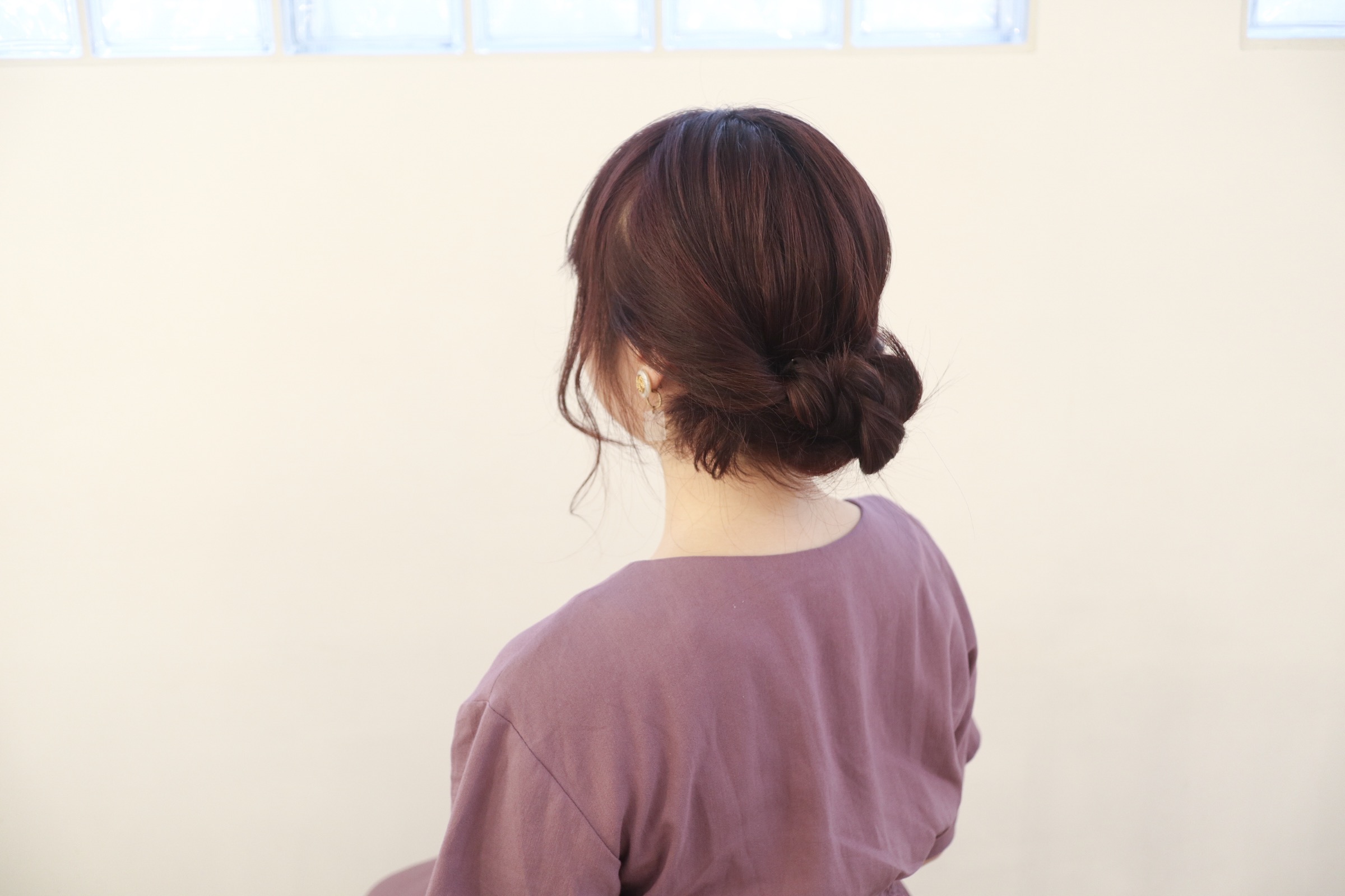 女っぽさUP♪低め位置でゆるふわ「優しげヘアアレンジ」の作り方