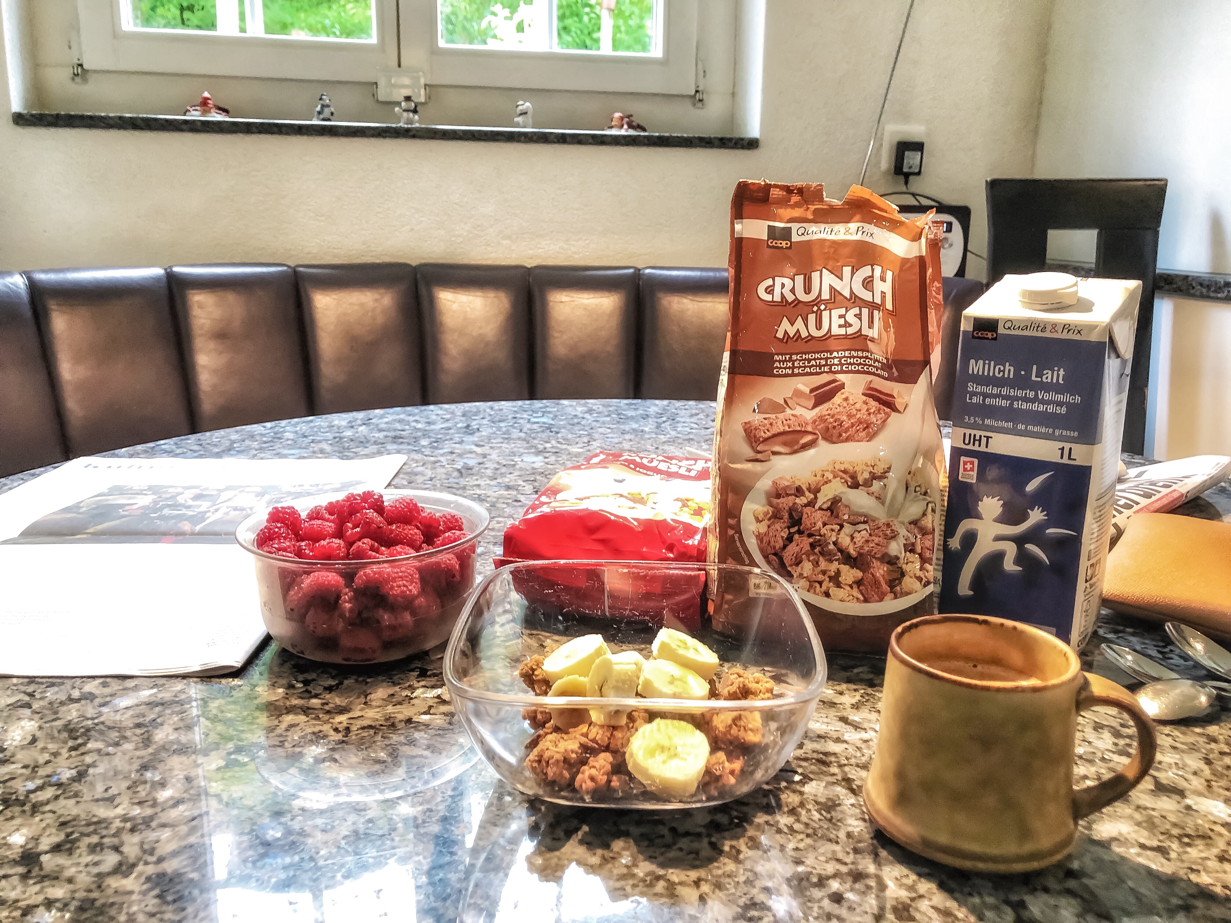 スイスの朝の食卓