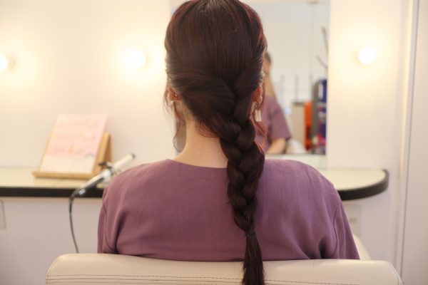女っぽさUP♪低め位置でゆるふわ「優しげヘアアレンジ」