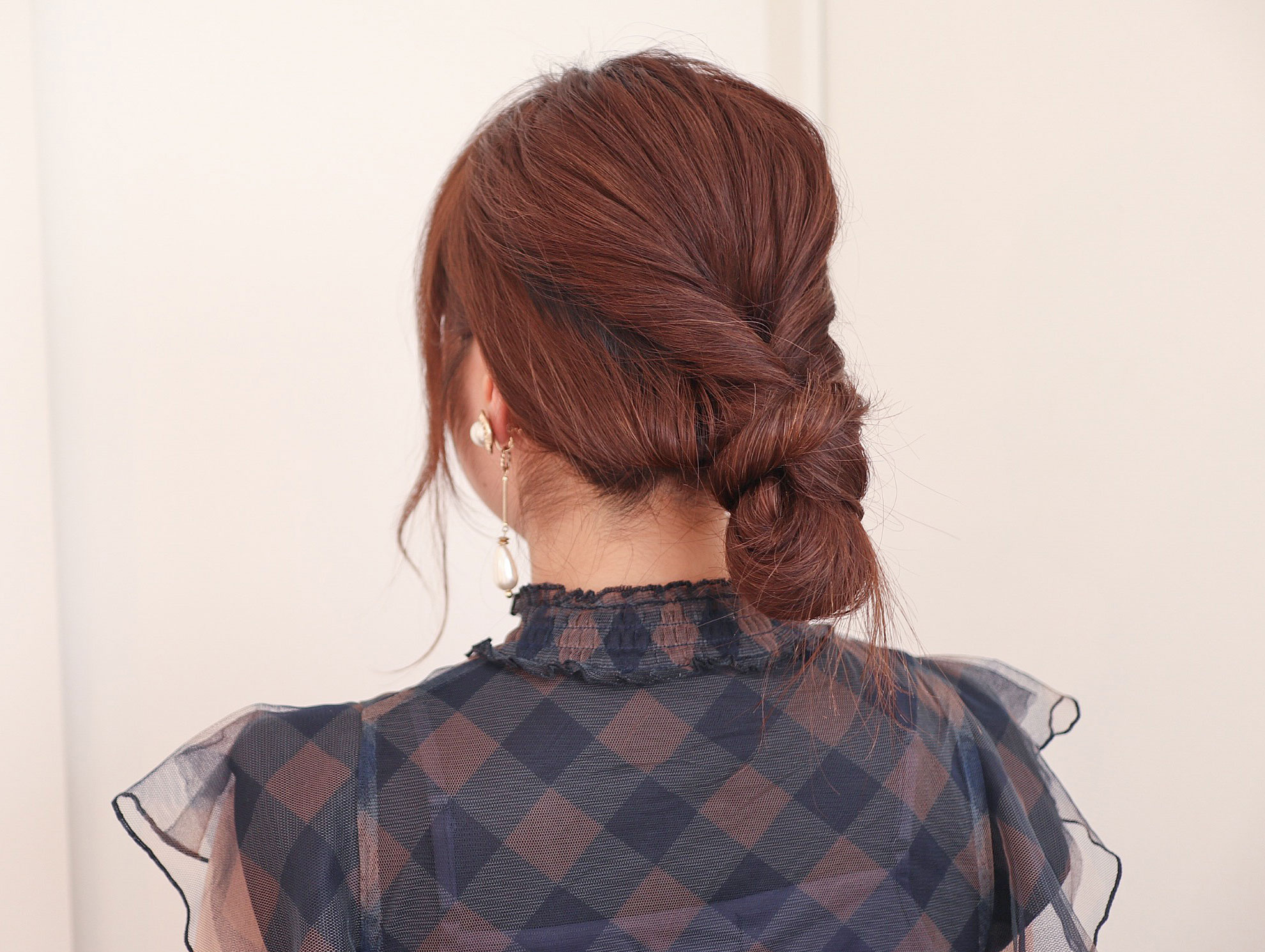 カジュアルコーデに似合う！くるりんぱで簡単「お団子」ヘアアレンジ♪