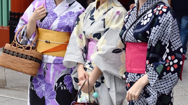 浴衣姿の女性