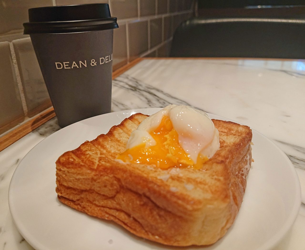 【大阪】シンプルで贅沢な発想！半熟卵on厚切りトースト@DEAN&DELUCA