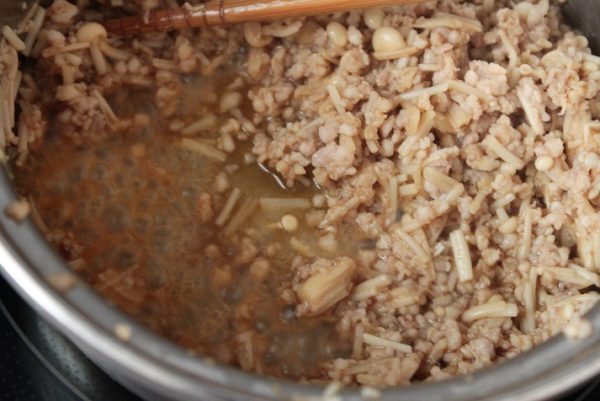 鶏ひき肉とえのき