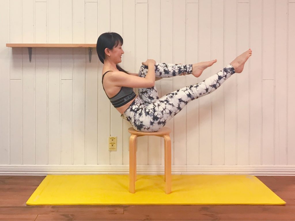 年末~お正月の体重増加を防ぐ!どこでもできる「イス腹筋」