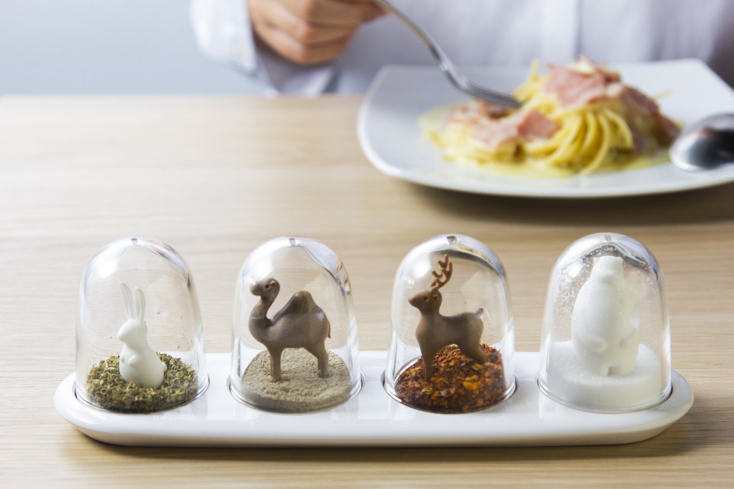 食卓に遊び心を♪実用的でおしゃれなキッチンアイテム「QUALY 調味料入れ」