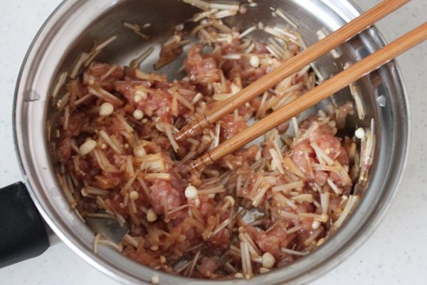 鶏ひき肉とえのき