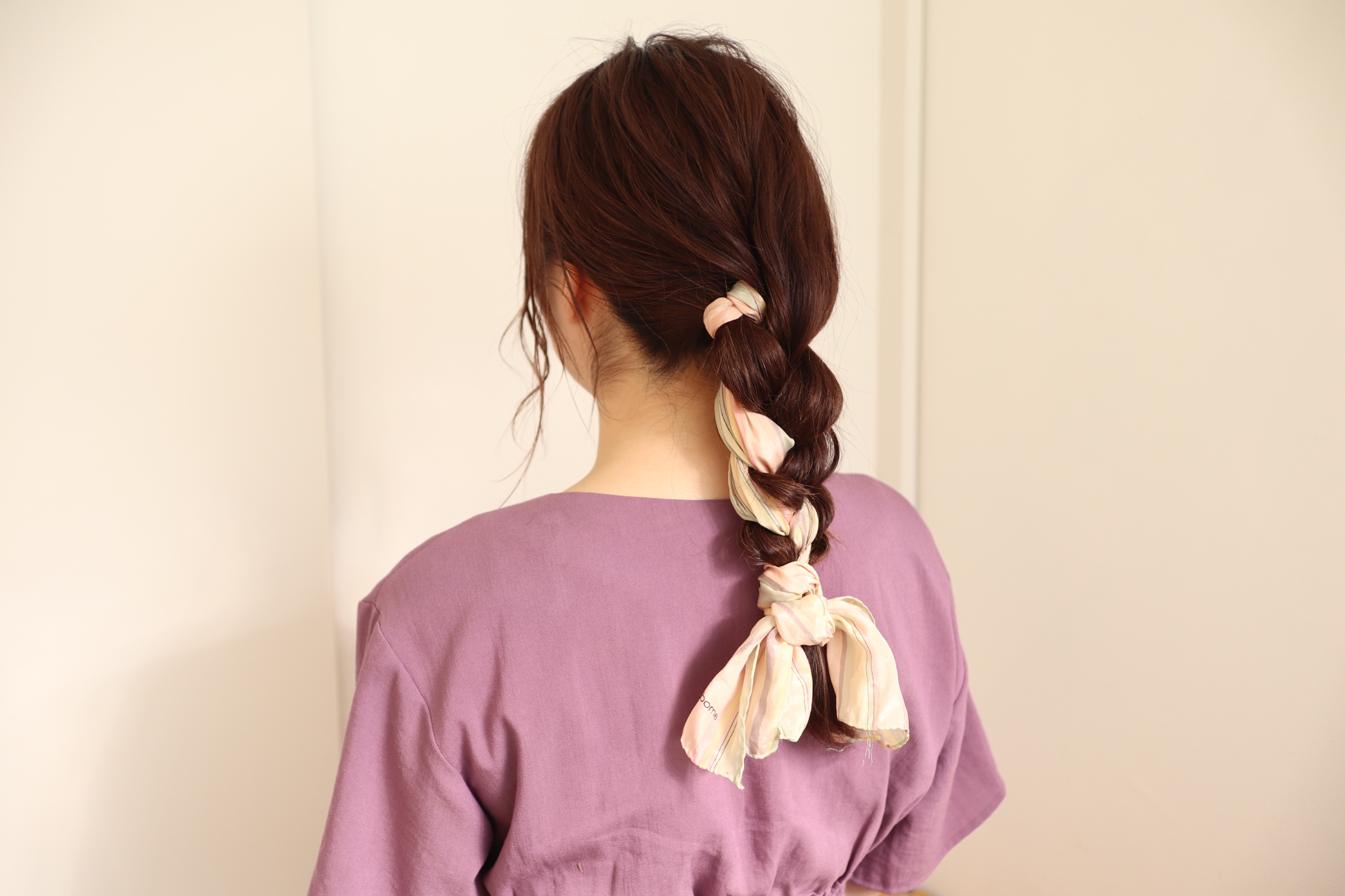 編むだけで可愛さUP！簡単おしゃれな「スカーフ」ヘアアレンジ術