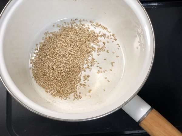 ゴマを炒る