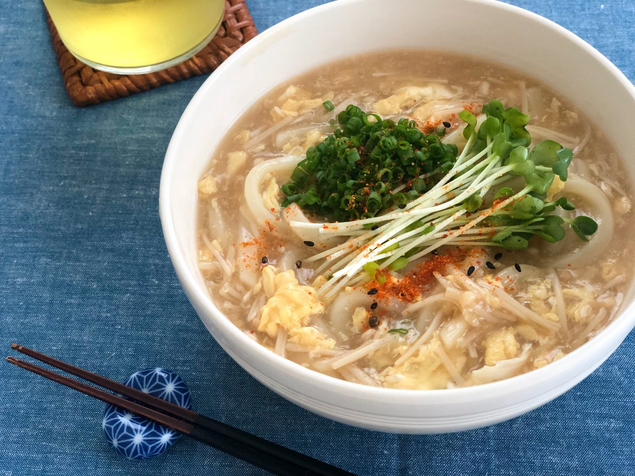 煮こみ時間1分！乾燥やお通じをよくする「えのきと卵のとろみうどん」