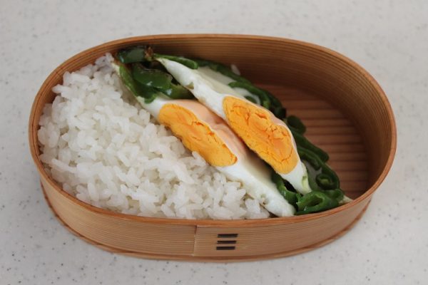 中華おかずで2品弁当!時短簡単「ピーマンの巣ごもり卵+マーボなす」