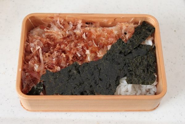 小鍋とレンジで簡単!「えのき鶏そぼろ+にんじんしりしり」2品弁当
