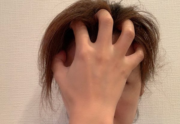 髪の毛かきあげマッサージ