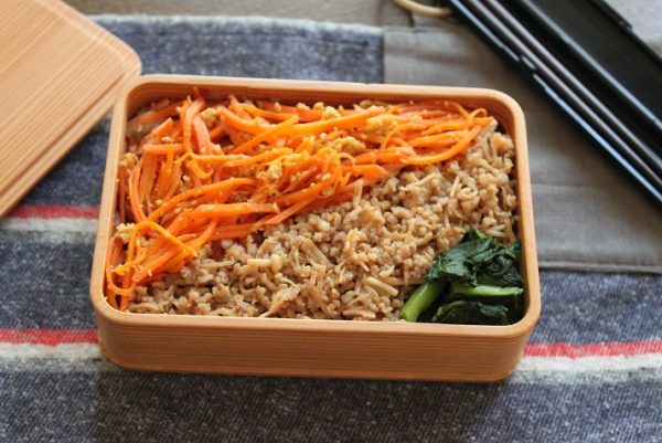 小鍋とレンジで簡単!「えのき鶏そぼろ+にんじんしりしり」2品弁当