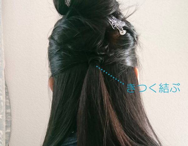 -5歳も夢じゃない!顔をリフトアップする裏技ヘアアレンジ術