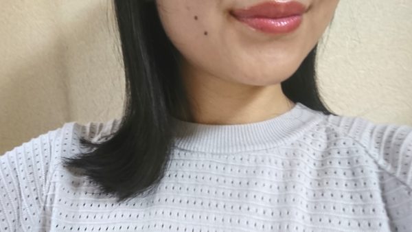 毛先を外はねに巻く