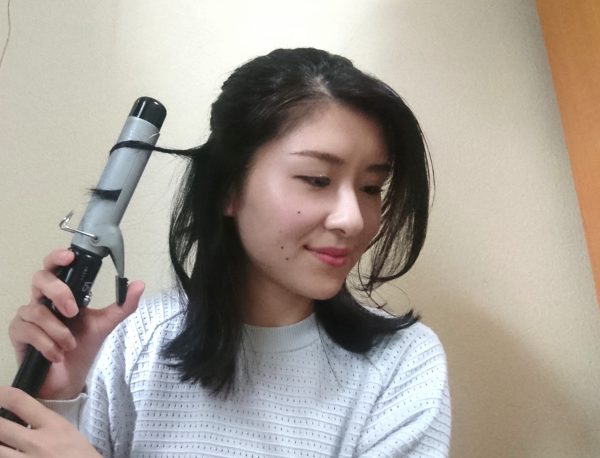 髪を巻く