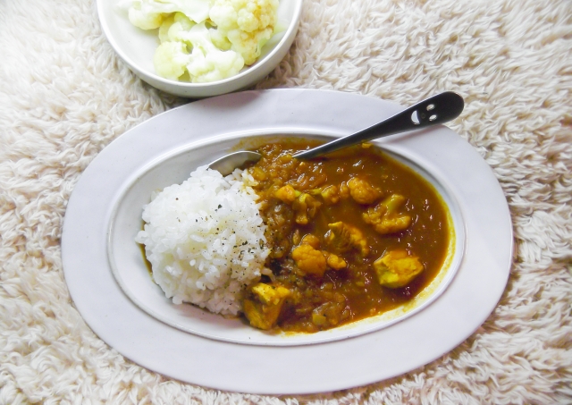 新しいおいしさ発見!?「おうちカレー」によく合う意外な具材3選