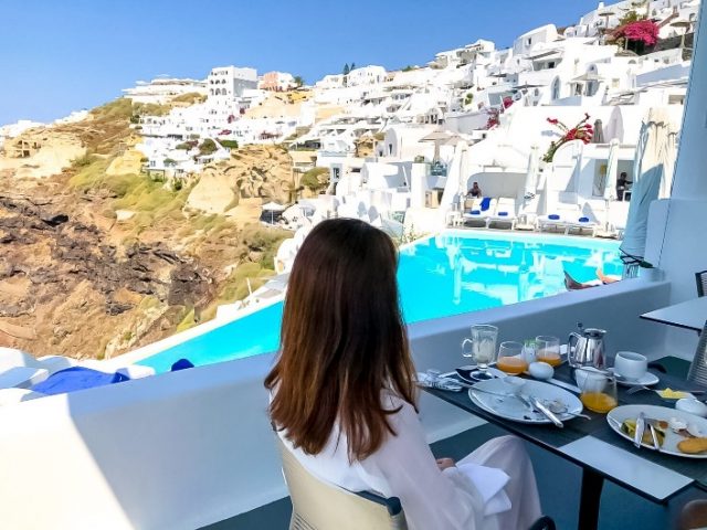 人生で1度は訪れたい憧れの地!サントリーニ島で迎えた絶景朝時間