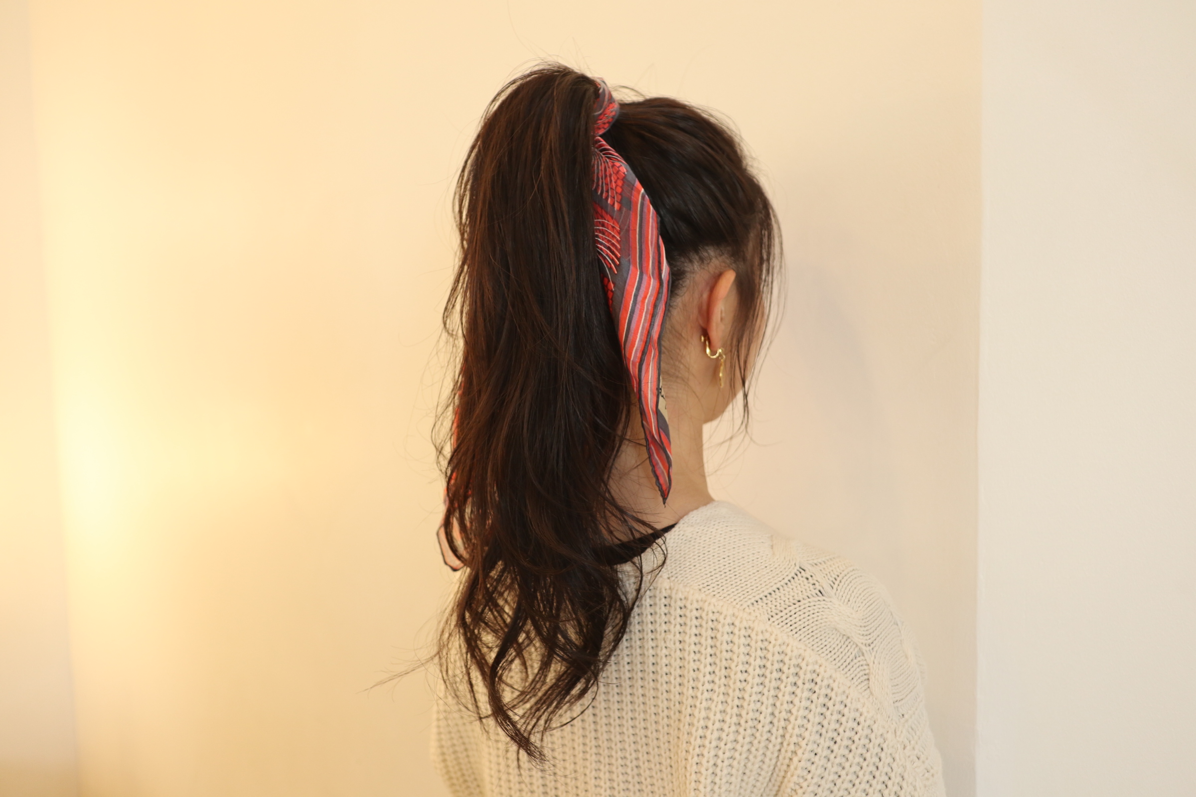 くるっと簡単！おしゃれ上級者に見える「スカーフ」ヘアアレンジ術