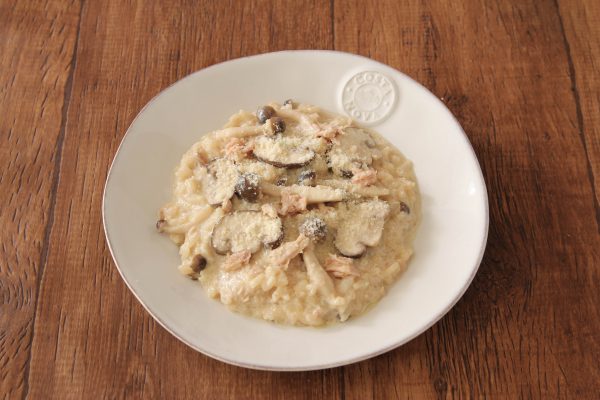 朝7分で完成!余りご飯+レンジで簡単「きのこクリームリゾット」