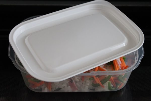 塩昆布とベーコンのレンジピラフ