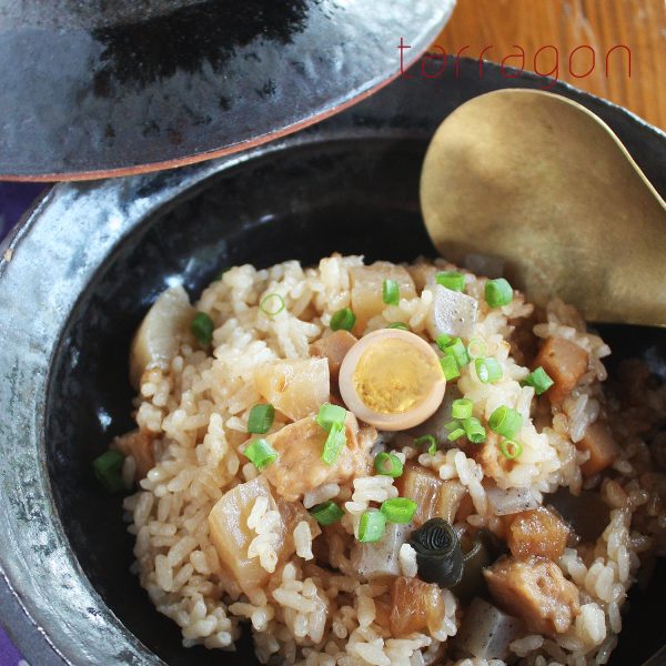 残った具材を簡単リメイク!2日目の「おでん」で作る炊き込みご飯