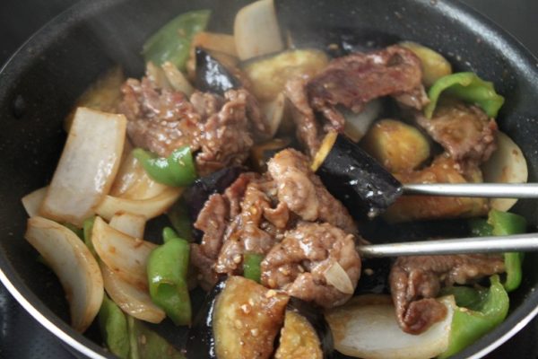 牛こま肉と野菜の焼き肉