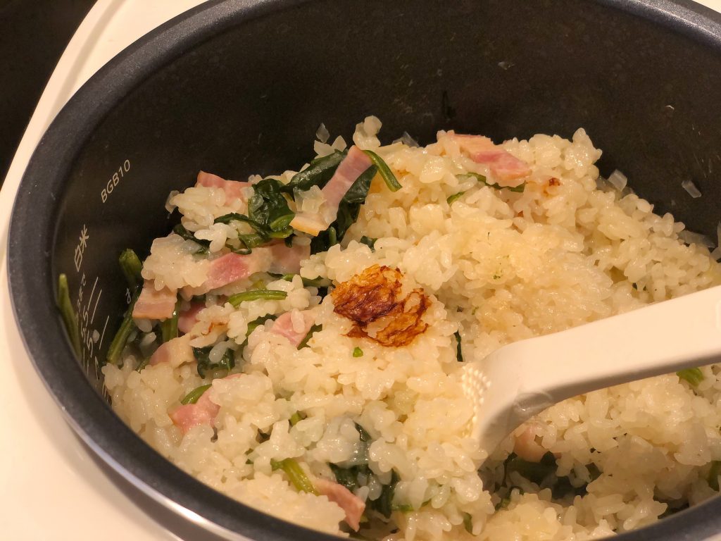 美肌になる朝ごはん!炊飯器で簡単「ほうれん草とベーコンのピラフ」