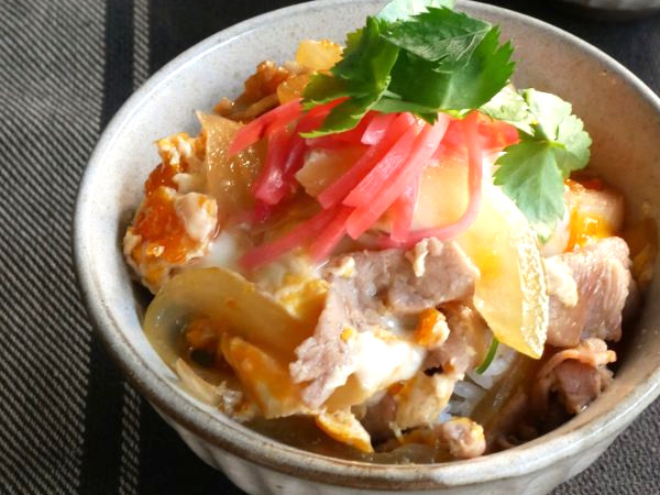 火を使わずレンジで簡単！お弁当にも便利な「他人丼」