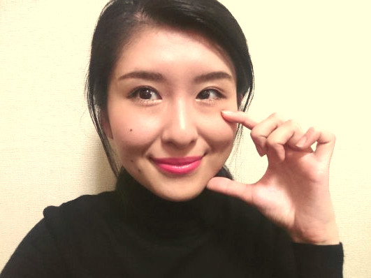 手持ちのコスメだけでOK！小顔に見せる「余白消し」メイク術4つ