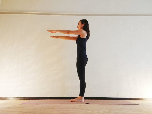 ヨガで冷え対策!下半身を鍛える「腰かけのポーズトレーニング」