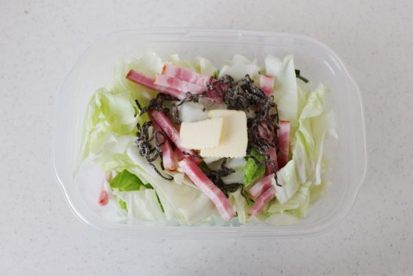 キャベツとベーコンの塩昆布バター