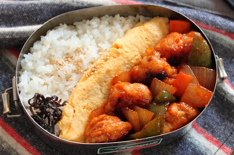同時進行で時短！中華の定番「豚こま酢豚」「マヨオムレツ」の2品弁当