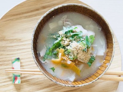 体の中からうるツヤ♪乾燥肌を改善する「根菜と豚肉の白ごま味噌汁」