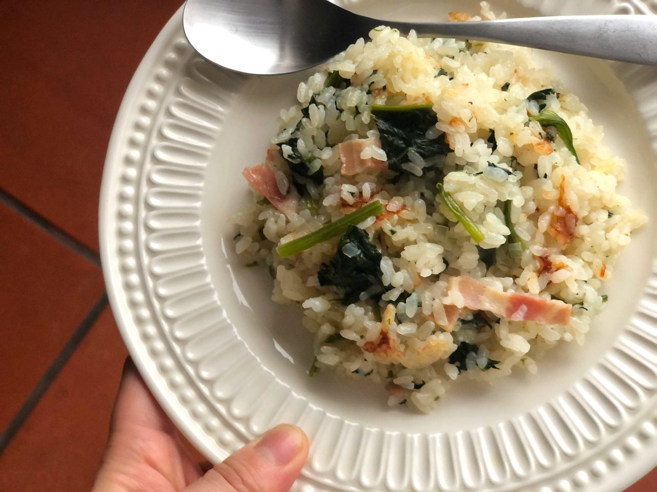お肌の乾燥対策にも◎炊飯器で簡単「ほうれん草とベーコンのピラフ」