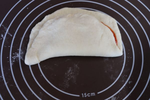 発酵不要!朝30分で簡単♪とろ~りチーズの包み焼きピザ「カルツォーネ」