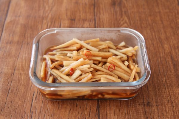 ご飯がすすむ!漬けるだけで簡単「大根のポン酢漬け」の作り置き